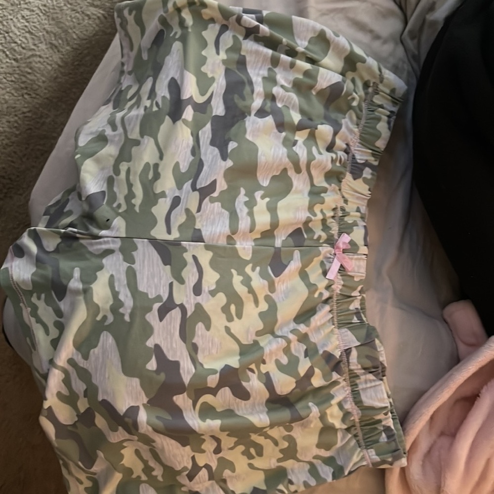Shorts - Picture 2 of 3
